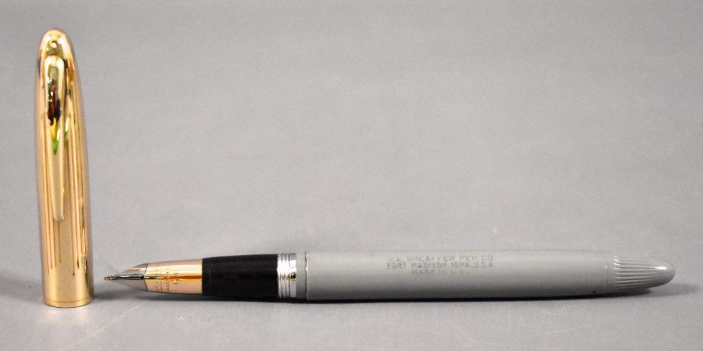 Sheaffer Crest: Sheaffer Crest. This pen has been used at some point and may or may not be missing internal parts as we do not have any knowledge of the internal working parts of fountain pens. It does appear to have