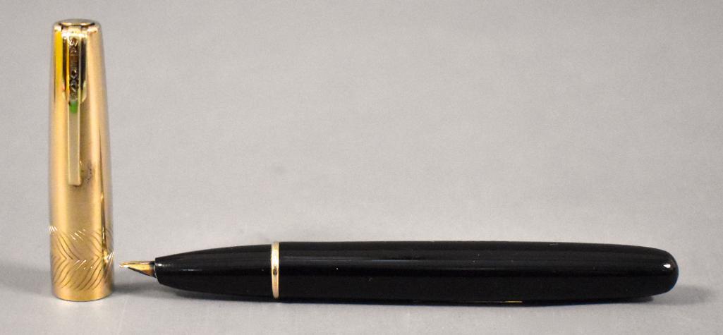 Waterman Taperite: Waterman Taperite. This pen has been used at some point and may or may not be missing internal parts as we do not have any knowledge of the internal working parts of fountain pens. It does appear to h