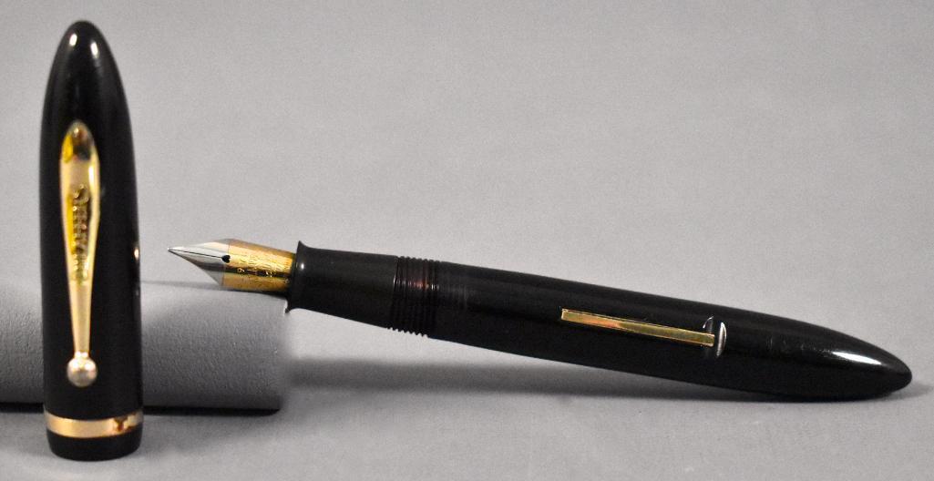 Sheaffer Craftsman: Sheaffer Craftsman. This pen has been used at some point and may or may not be missing internal parts as we do not have any knowledge of the internal working parts of fountain pens. It does appear to