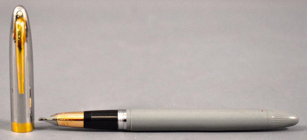 Sheaffer Sentinel: Sheaffer Sentinel. This pen has been used at some point and may or may not be missing internal parts as we do not have any knowledge of the internal working parts of fountain pens. It does appear to h