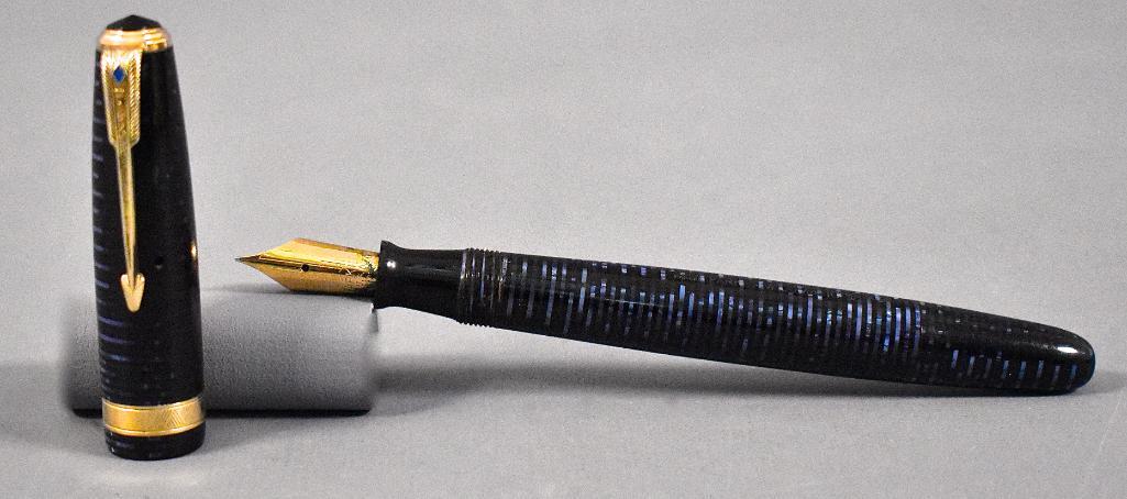 Parker Vacumatic: Parker Vacumatic. This pen has been used at some point and may or may not be missing internal parts as we do not have any knowledge of the internal working parts of fountain pens. It does appear to ha