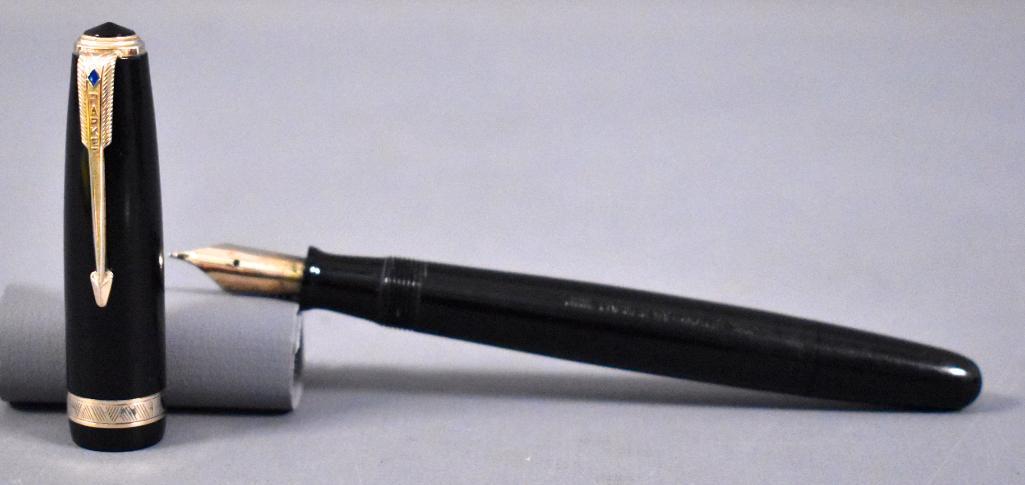 Parker Vacumatic: Parker Vacumatic. This pen has been used at some point and may or may not be missing internal parts as we do not have any knowledge of the internal working parts of fountain pens. It does appear to ha