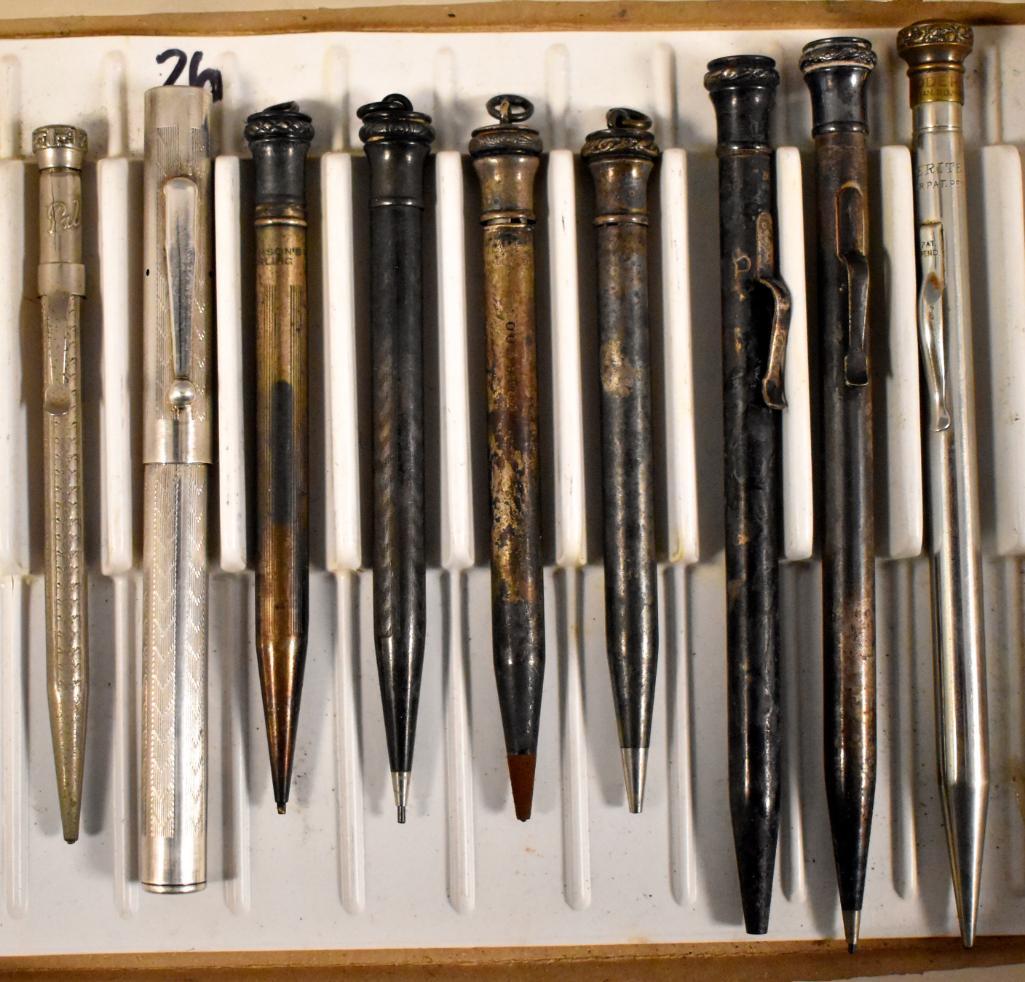 Lot of Vintage Pens: Lot of Vintage Pens. This pen has been used at some point and may or may not be missing internal parts as we do not have any knowledge of the internal working parts of fountain pens. It does appear to