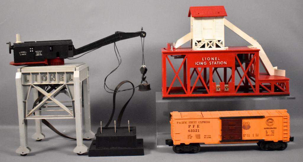 Lionel postwar O 282 gantry crane and 352 ice depot set (1 of 6)