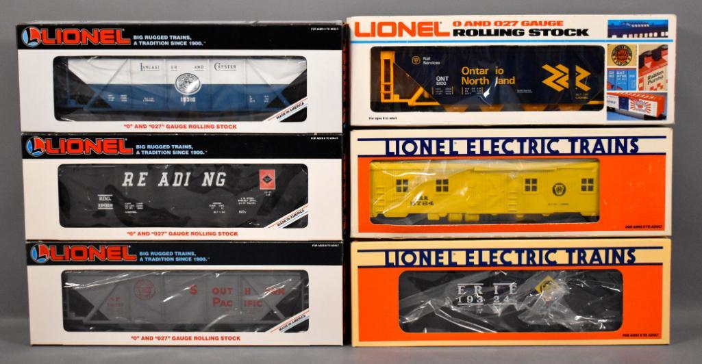 Five Lionel modern era O hoppers plus bunk car in: Five Lionel modern era O hoppers plus bunk car in original boxes to include 6100 Ontario Northland, 19310 L&C, 19311 Southern Pacific 19312 Reading and 19324 Erie hoppers and 5724 Pennsylvania illumin
