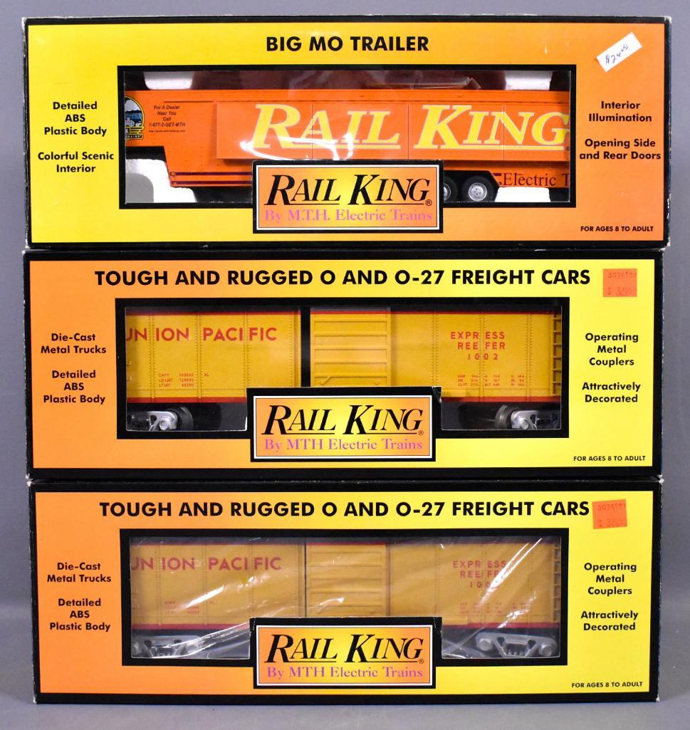 MTH Rail King round roof box cars and Big Mo trailer in (1 of 4)