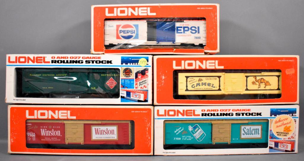 Five Lionel modern era O freight cars in original boxes: Five Lionel modern era O freight cars in original boxes to include 7800 Pepsi box car, 5709 Railway Express Agency reefer, 7709 Salem box car, 7701 Camel box car and 7708 Winston box car, C8-8 in poor