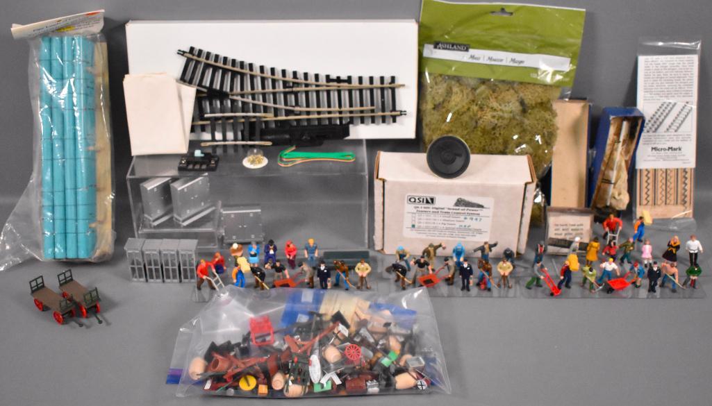 Group of Life-Like O gauge train accessories and more: Group of Life-Like O gauge train accessories and more. The Life-Like pieces are all loose but in excellent condition as seen in the photos. Also includes partial bag of Micro mark staircase stringers,