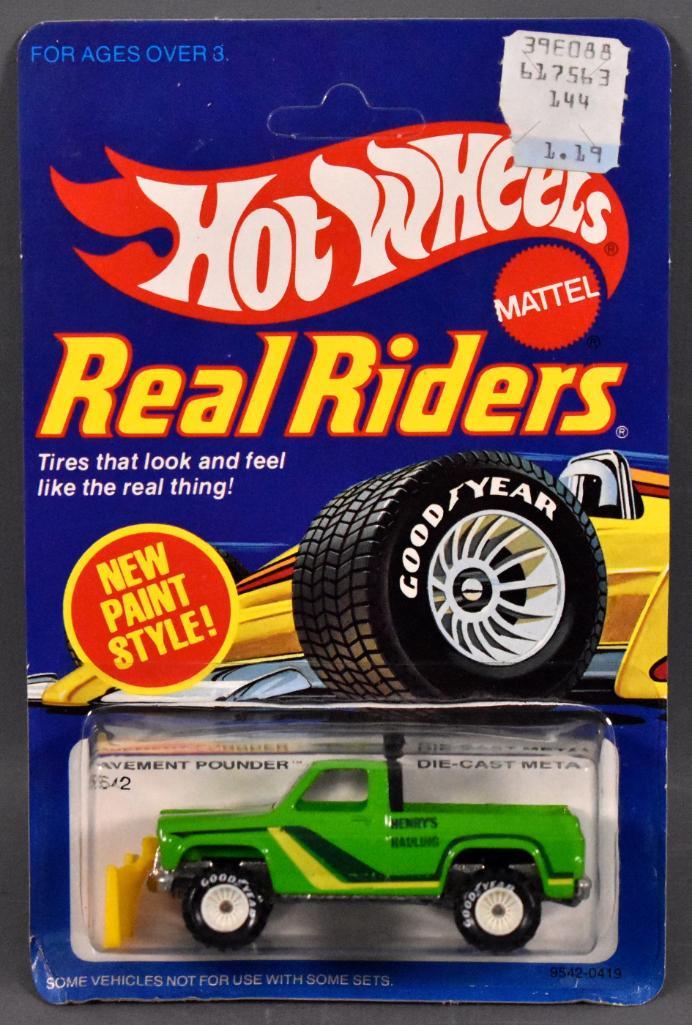 Vintage Hot Wheels Real Riders GREEN Pavement Pounder: Vintage Hot Wheels Real Riders green Pavement Pounder on sealed blister card with white hubs. The truck is near mint to mint on an excellent unpunched card with a perfect blister.