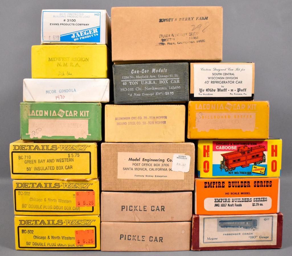 Huge group of vintage HO scale freight car craftsman (1 of 4)