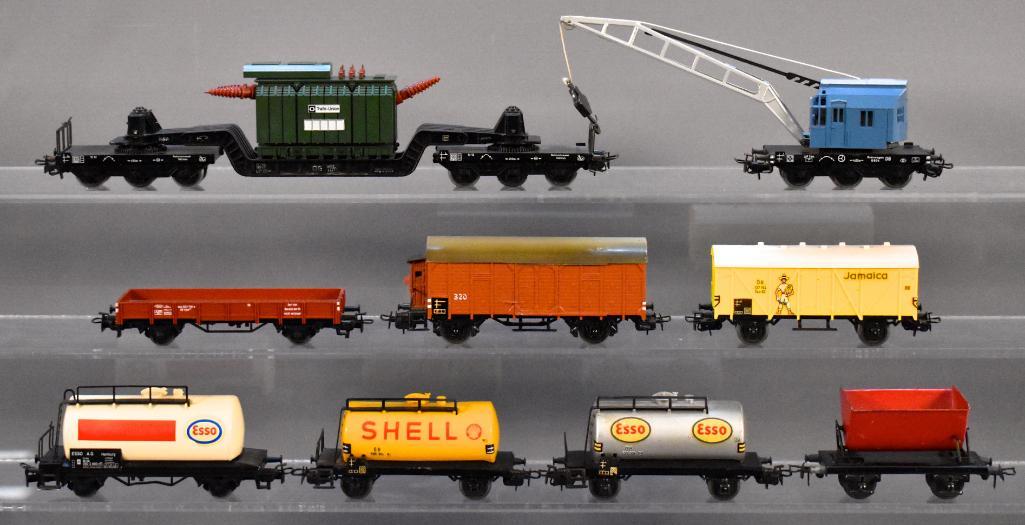 Group of vintage and modern Marklin HO gauge rolling (1 of 7)