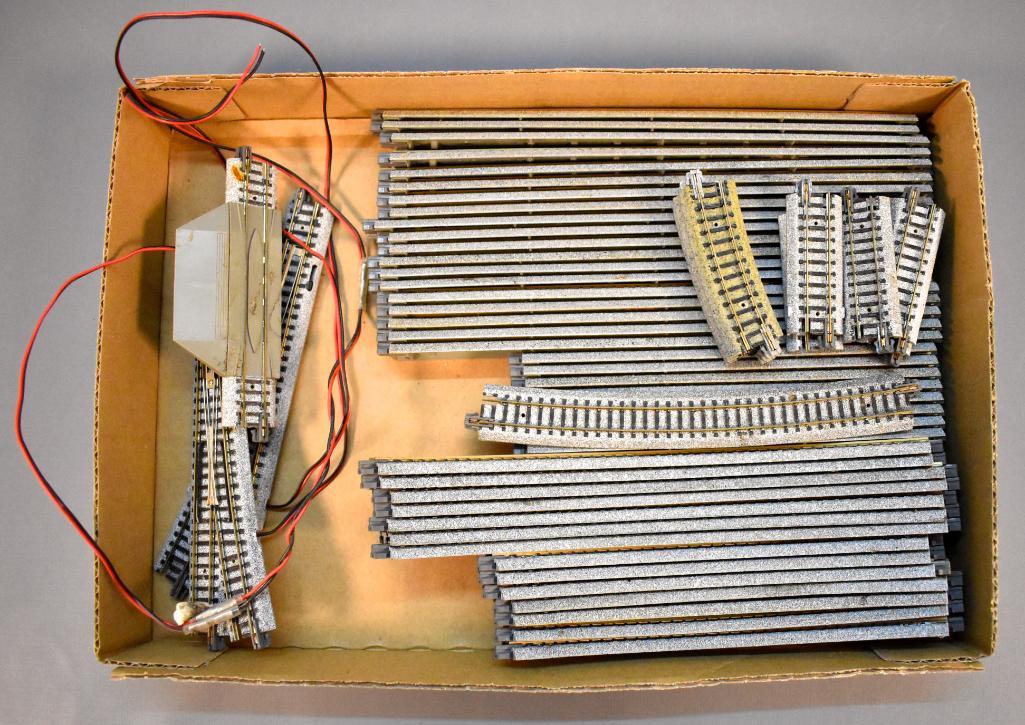 53 sections of Kato N scale EZ snap track gray roadbed (1 of 4)