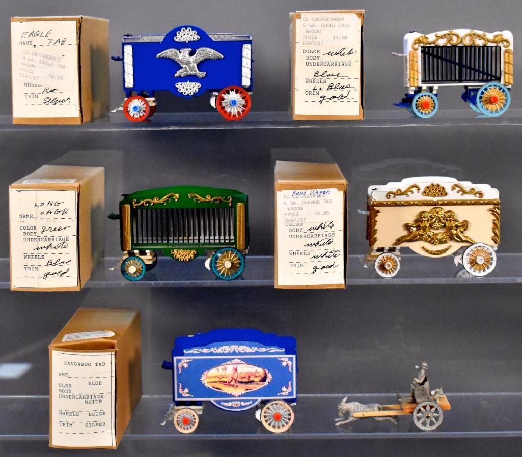 Six built O scale circus wagons in original boxes (1 of 3)