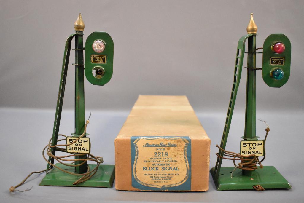 Two American Flyer wide gauge 2218 block signals with (1 of 6)