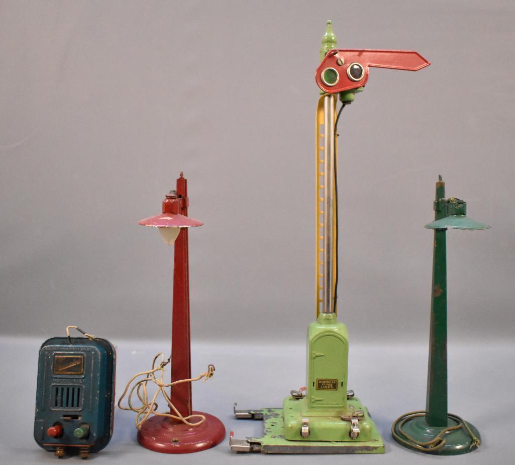 Three American Flyer wide gauge accessories (1 of 8)