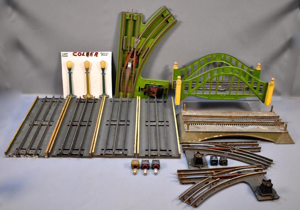 Lionel and other prewar standard gauge bridges and: Lionel and other prewar standard gauge bridges and approaches plus three Colber boulevard lamps. Sold as-is as seen in the photos with no returns.