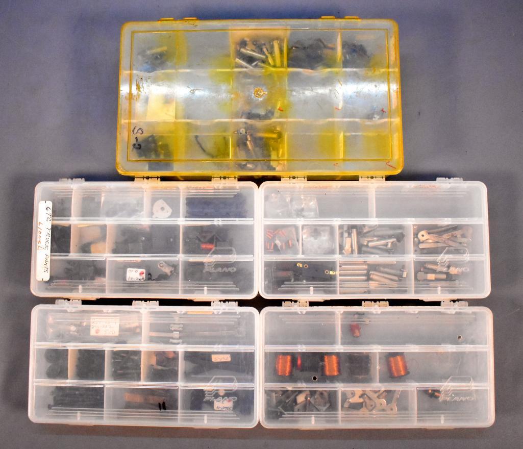 Large group of Lionel postwar O E unit parts and truck (1 of 6)