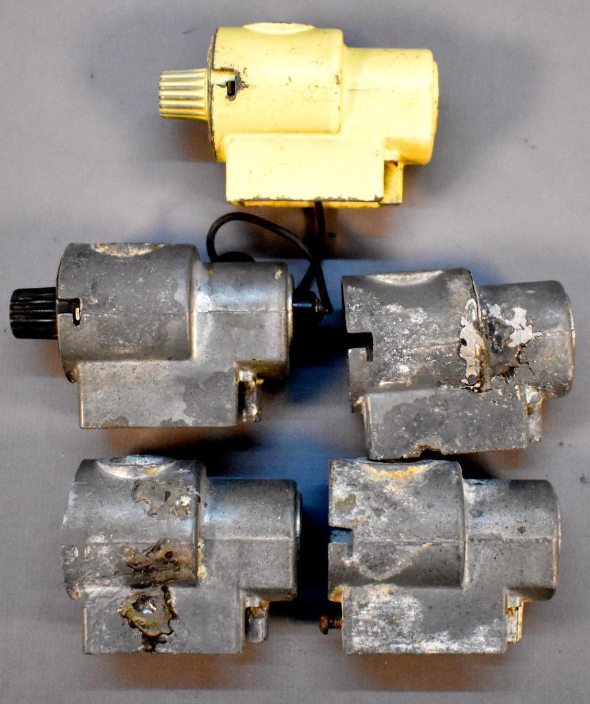 Group of original Lionel postwar O smoke bulb units and: Group of original Lionel postwar O smoke bulb units and parts to include one complete unit (less the bulb), one nearly complete unit that was painted white and three housings. Sold as-is as seen in th