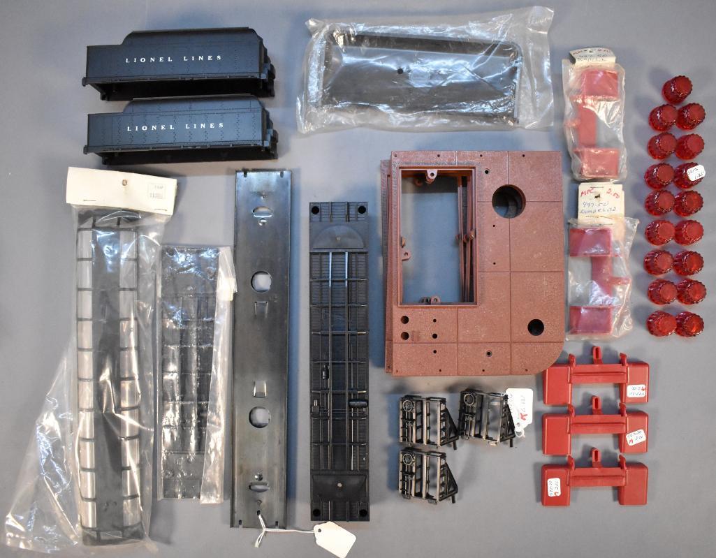 Group of Lionel modern and MPC era O gauge parts (1 of 5)