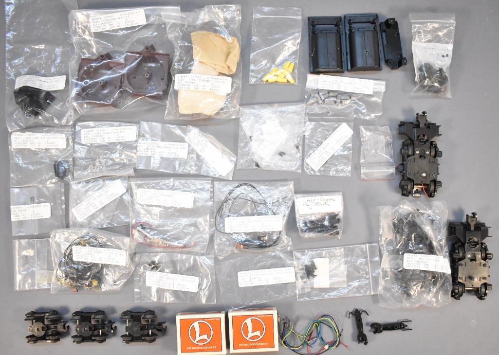 Group of Lionel modern era O truck sets and parts (1 of 5)