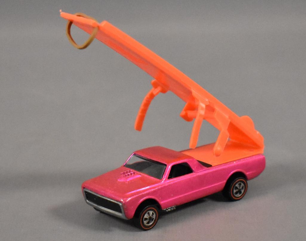 Redline Hot Wheels Hot Pink Aero Launcher Fleetside: Redline Hot Wheels Hot Pink Aero Launcher Fleetside loose The truck paint is excellent with a couple tiny chips at front edge, a few scattered micros elsewhere, the paint has swirly tone throughout. I