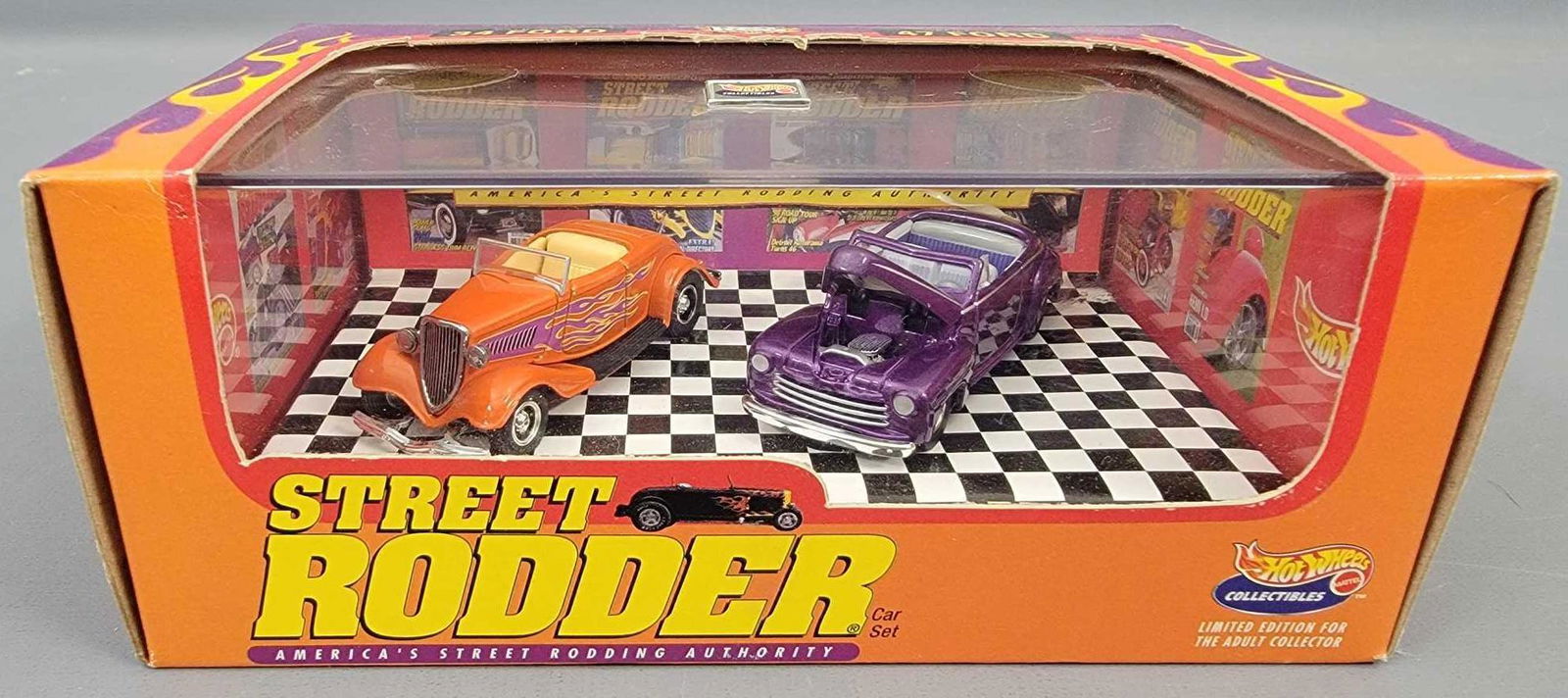 Mattel Hot Wheels Hot Rod series 1 19033 Street Rodder: Mattel Hot Wheels Hot Rod serie 1 19033 Street Rodder set, includes mint '34 and '47 Fords in a near mint case with an excellent original box.