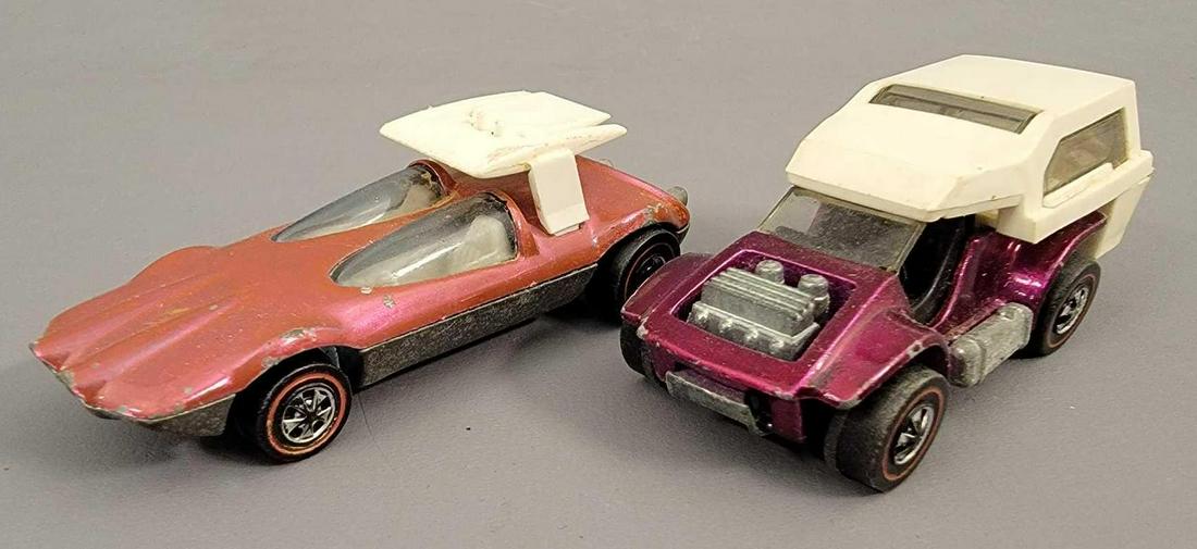 Group of 2 Redline Hot Wheels Swingin Wing and Grass: Group of 2 Redline Hot Wheels Swingin Wing and Grass Hopper. Both are complete with original parts, grass hopper is magenta, swingin wing is toned Hot Pink.