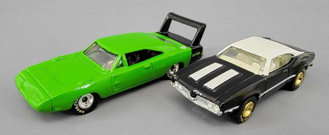 Group of two Hot Wheels 60's Muscle Cars Loose: Group of two Hot Wheels 60's Muscle Cars Loose. Group includes Dodge Charger Daytona and an Oldsmobile 442. These were just taken out of a damaged box and are near mint. As seen in the photos.