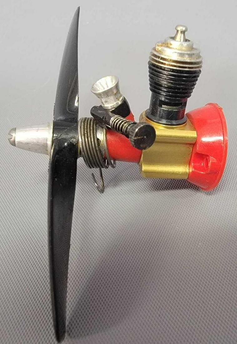 Vintage Cox Tee Dee .010 gas model airplane engine NICE: Cox Tee Dee .010 gas model airplane engine. Complete good compression. Engine is in excellent condition, turns over with spring starter. Sold as-is as seen in the photos with no returns.