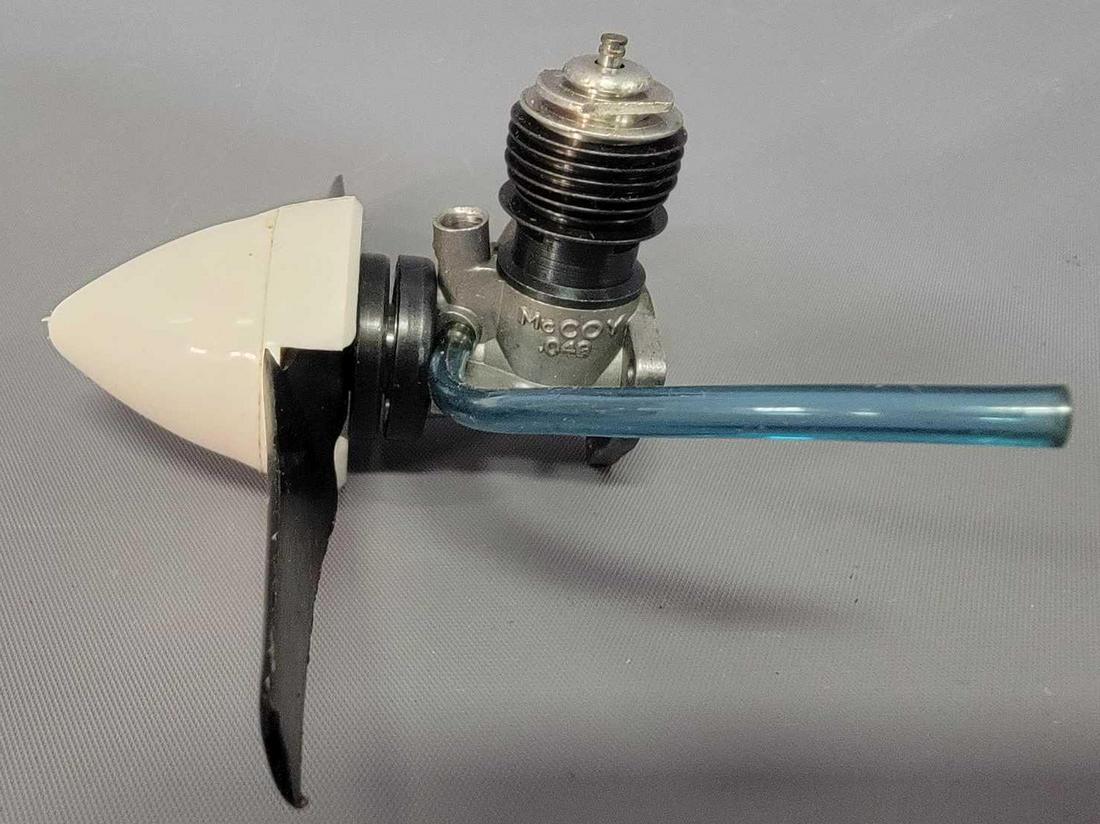 Testors 049 gas model airplane engine. (1 of 5)