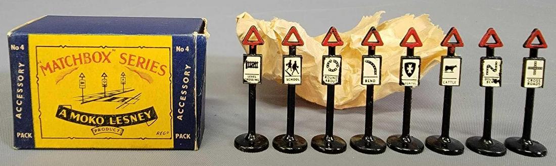 Lesney Matchbox Moko  No 4 Accessories Pack Road Signs (1 of 8)