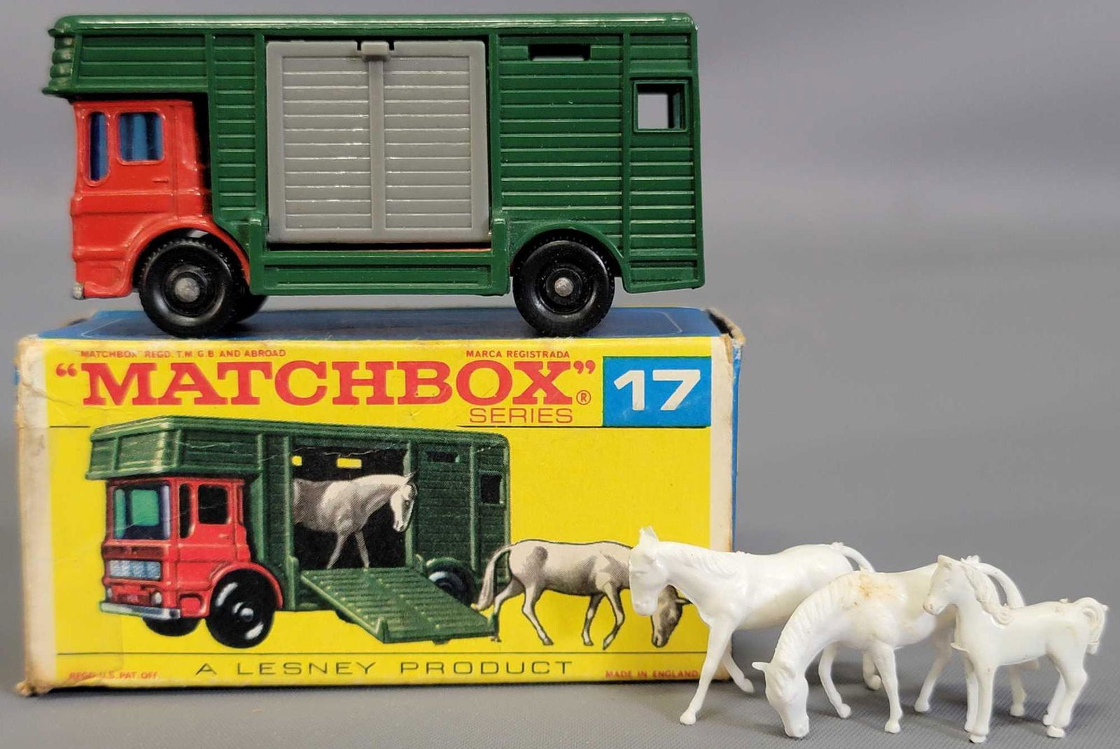 Lesney Matchbox #17 New Horse Box in original box (1 of 6)
