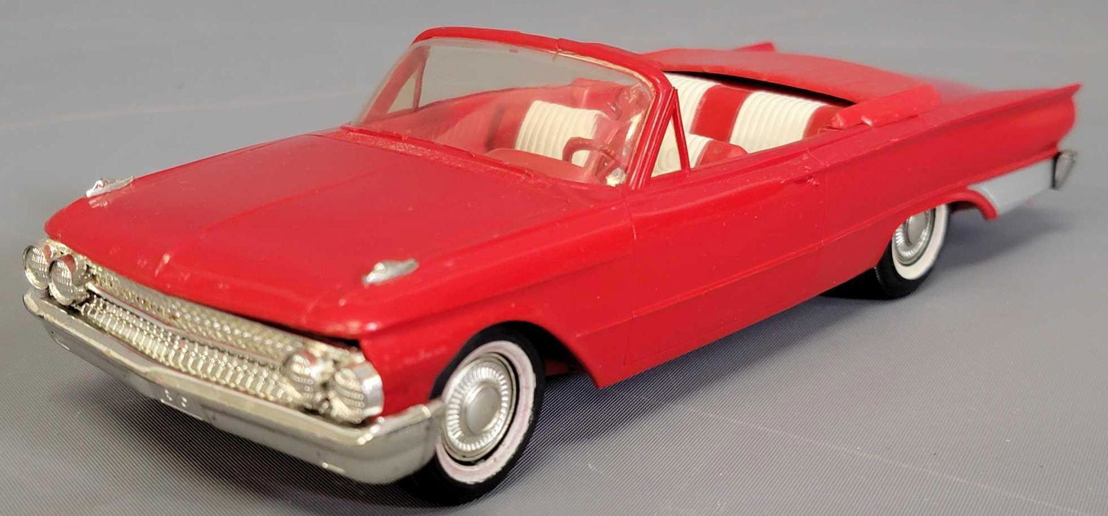 1961 Ford Galaxie convertible coaster promo car: 1961 Ford Galaxie convertible coaster promo car, very good condition due to a cracked window frame as seen in the photos.