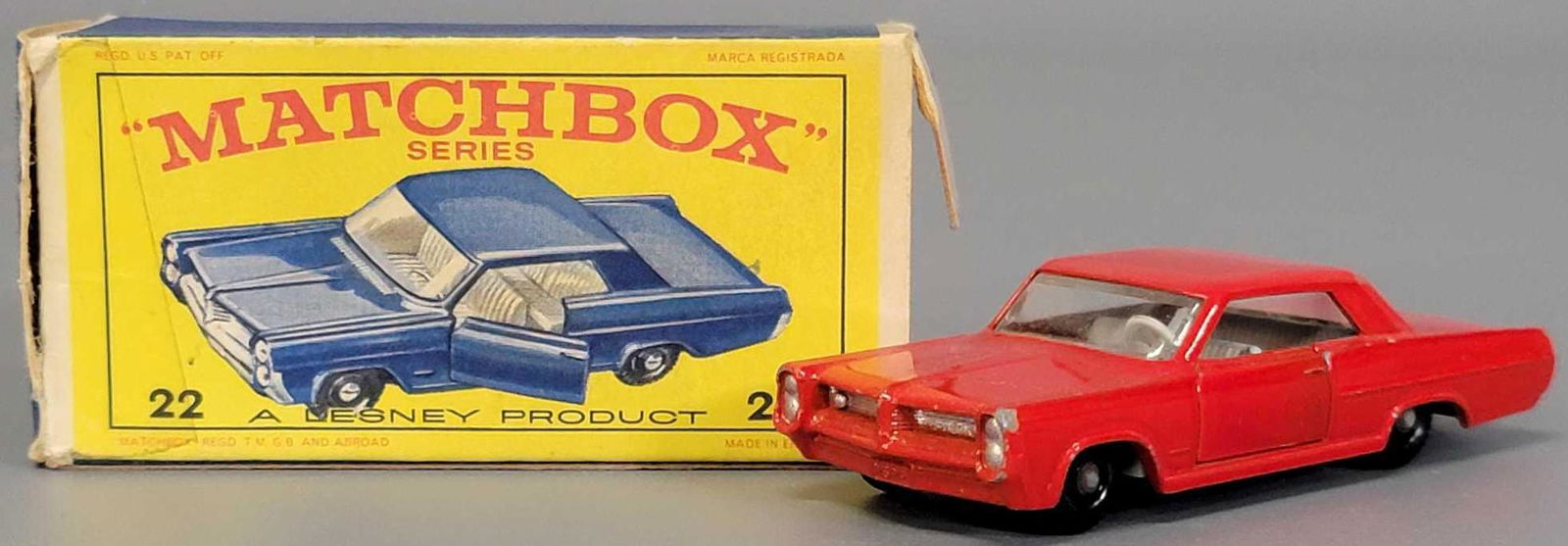 Lesney Matchbox 22 Pontiac G.P. Coupe in original E (1 of 7)