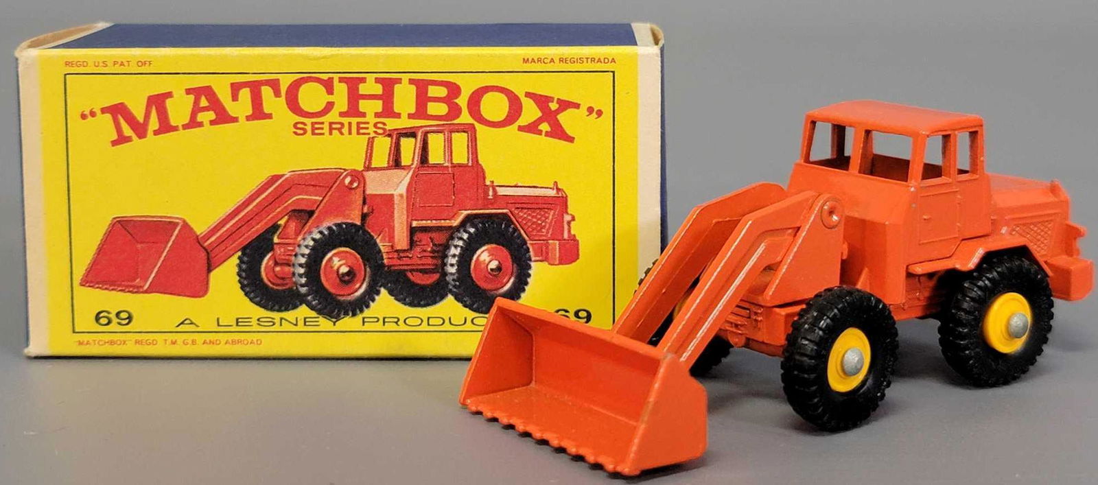Lesney Matchbox 69 Hatra Tractor Shovel in original E (1 of 5)