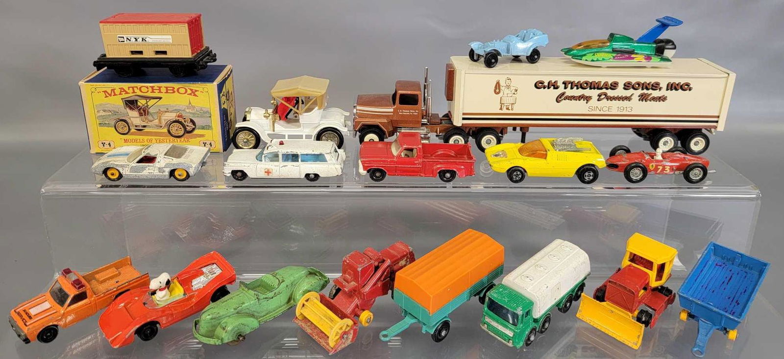 Large lot of Matchbox Lesney Playart and Tootsie: Large lot of Matchbox Lesney Playart and Tootsie diecast vehicles for Parts or Repair. Majority of this lot is poor to fair with some missing parts as well.