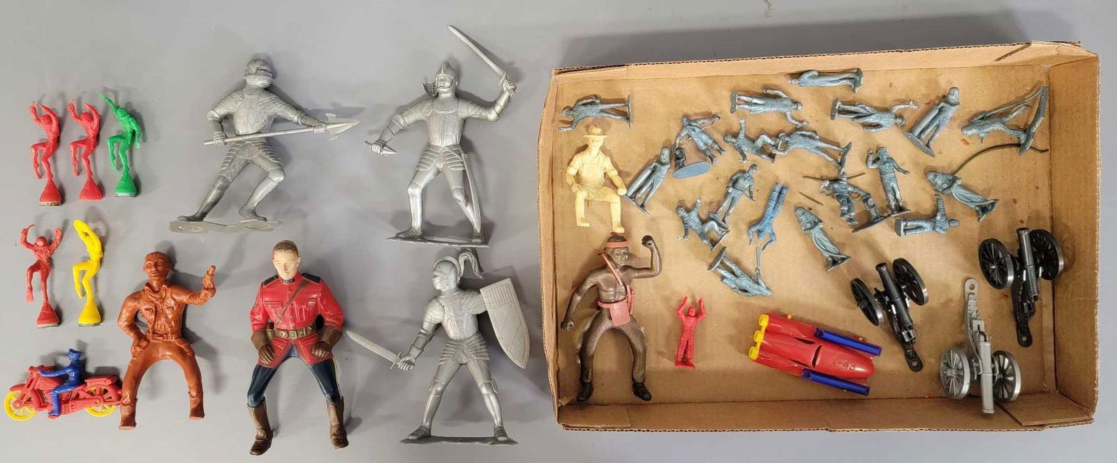 Mixed group of Marx, Hartland and other vintage plastic (1 of 3)