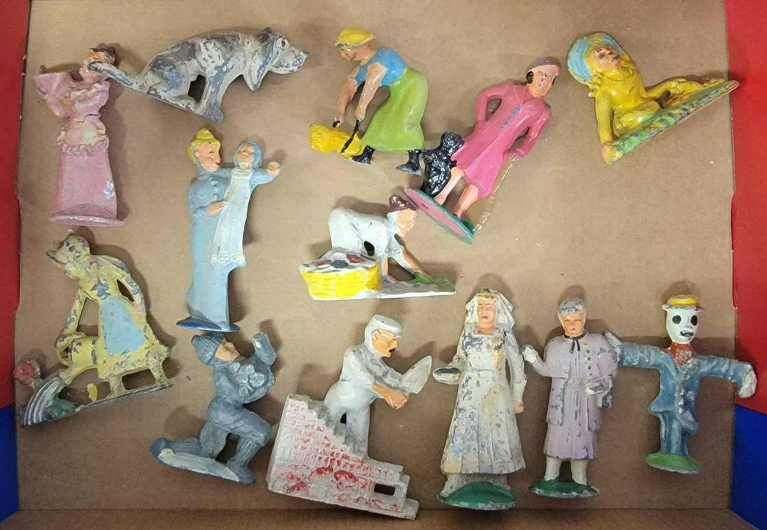 Group of 13 vintage lead figures for standard gauge (1 of 3)