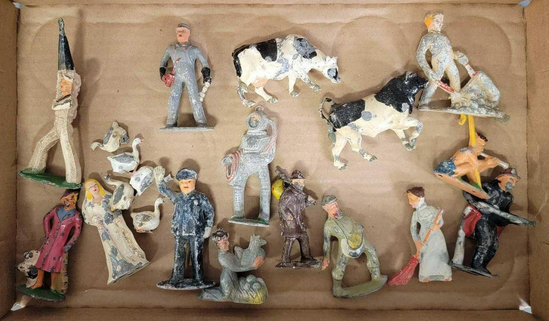 Group of 15 low grade vintage lead figures and animals (1 of 3)