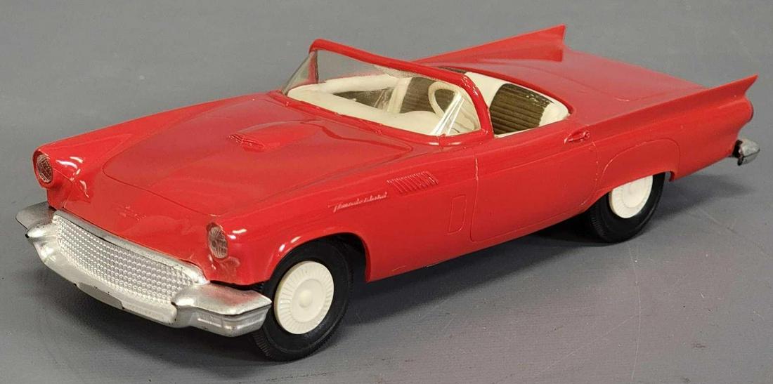 1957 AMT red Ford Thunderbird Convertible friction (1 of 7)