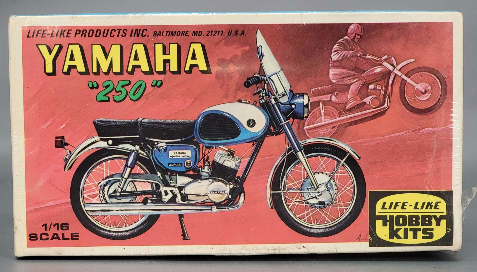 Factory sealed Life Like 09152 Yamaha 250 1/16 scale (1 of 5)