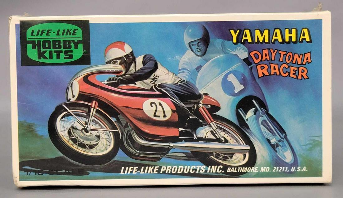 Factory sealed Life Like 09154 Yamaha Daytona racer (1 of 5)