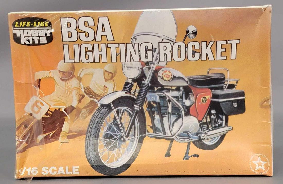 Factory sealed Life Like 09151 BSA Lightning Rocket (1 of 5)