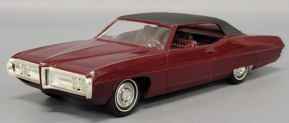 1969 Pontiac Bonneville Hardtop promo car in Metallic (1 of 7)