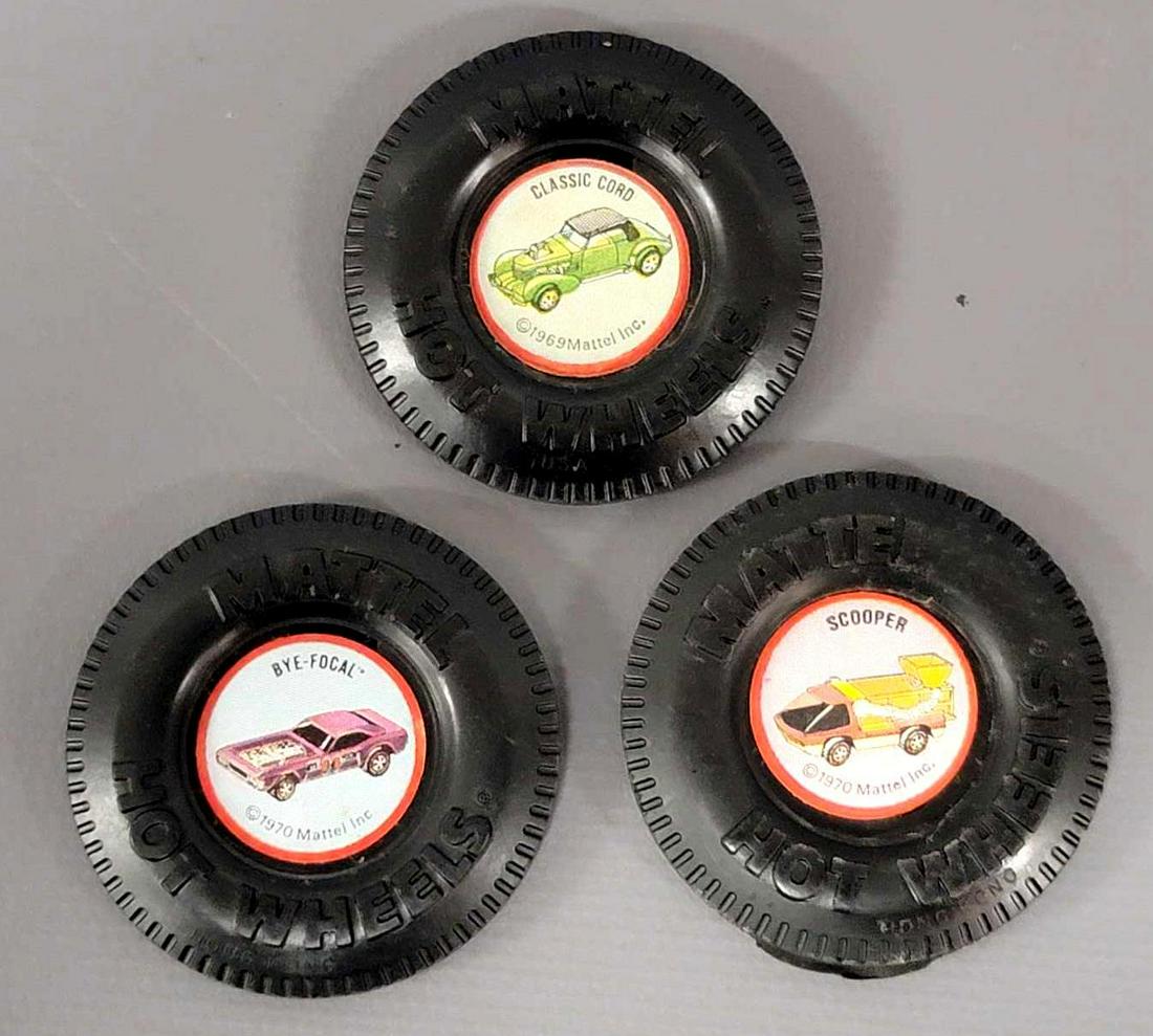 Group of three Hot Wheels Redline Plastic Buttons (1 of 5)