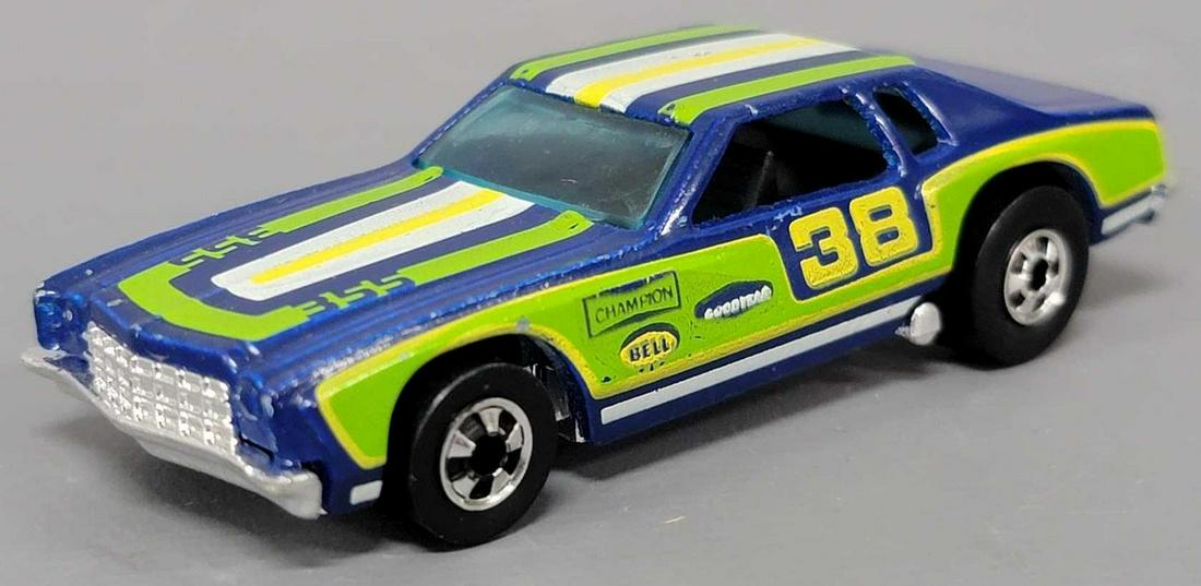 Hot Wheels Blackwall Lowdown Stock Car (1 of 7)