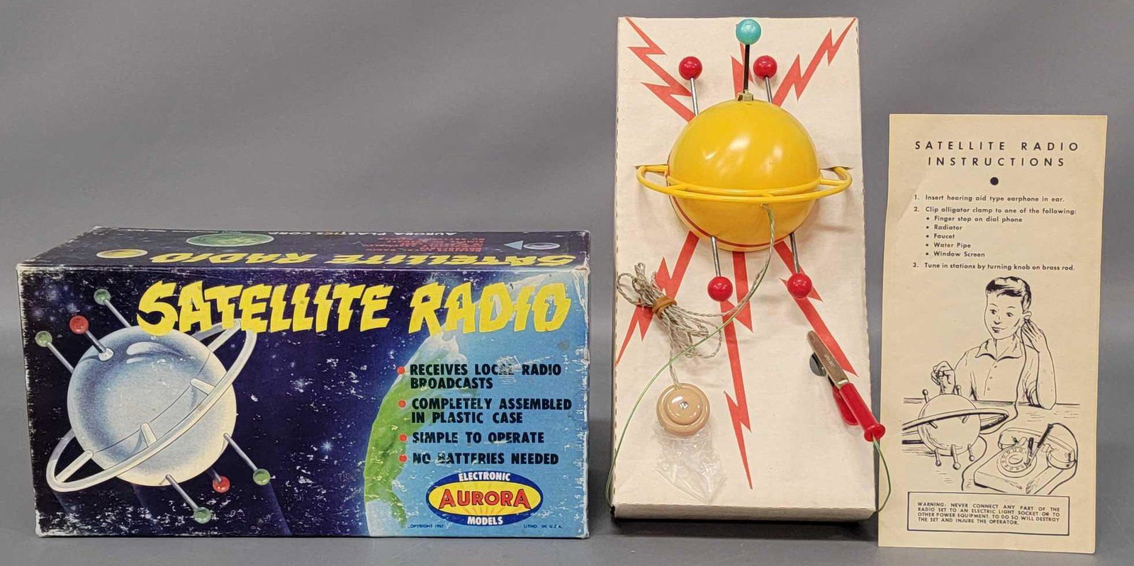 Aurora Satellite Radio Electronic Models Kit No.: Aurora Satellite Radio Electronic Models Kit No. 1605-5.98 in original box with insert and instructions sheet, Mint. Box shows light surface wear , otherwise brick like.