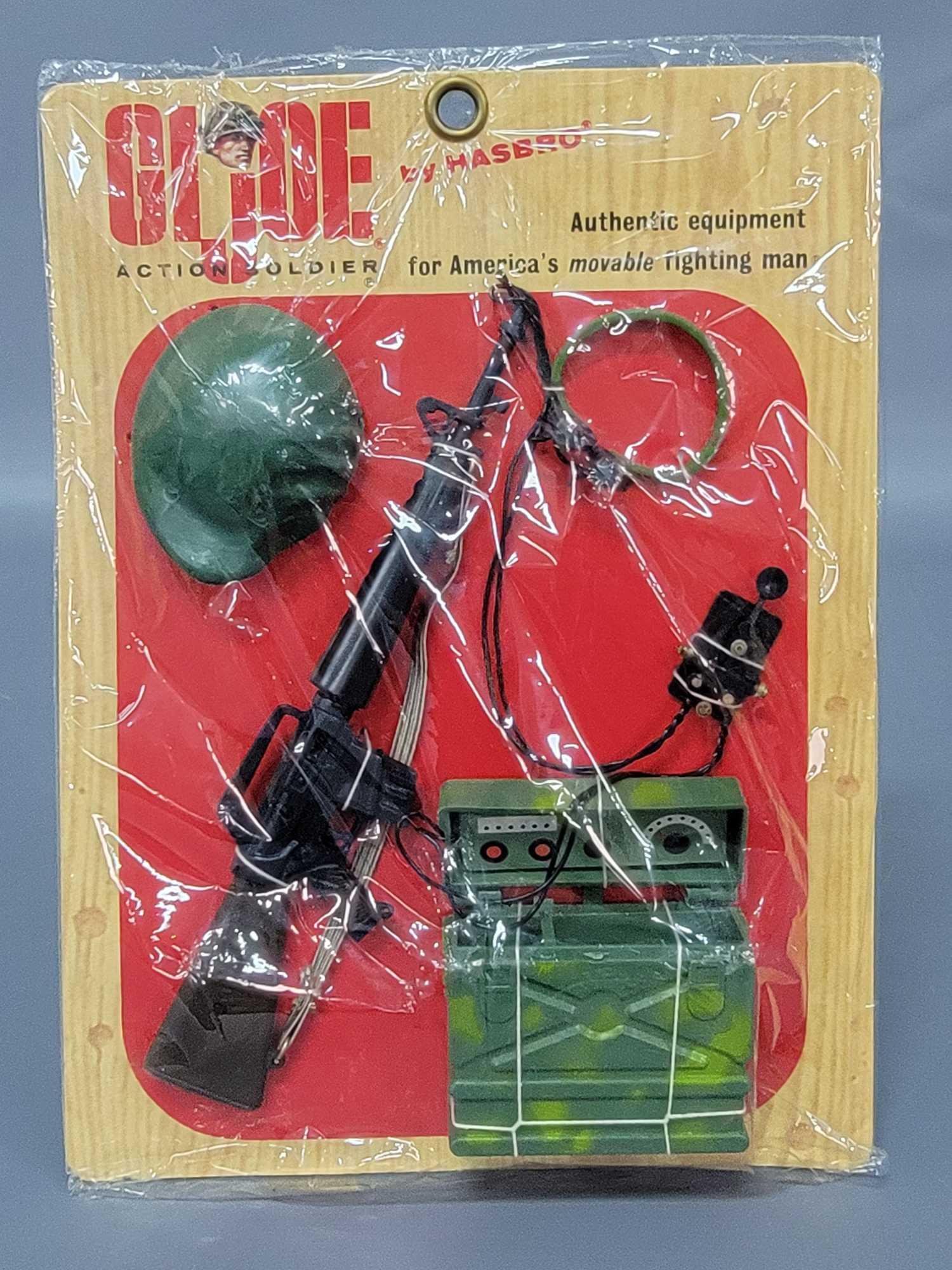 Vintage Hasbro Action Soldier GI Joe Green Beret: Vintage Hasbro Action Soldier GI Joe Green Beret Communications Authentic Equipment. Cellophane has small tear at backpack, otherwise MOC. Card is marked R Japan.