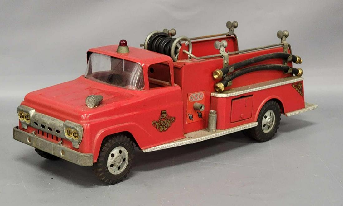 1950s Tonka Fire Pumper: 1950s Tonka Fire Pumper. Truck is good with some minor paint rubs and scratches and comes with a hydrant (missing the wrench), ladder, reel hose with nozzle, and two straight hoses.