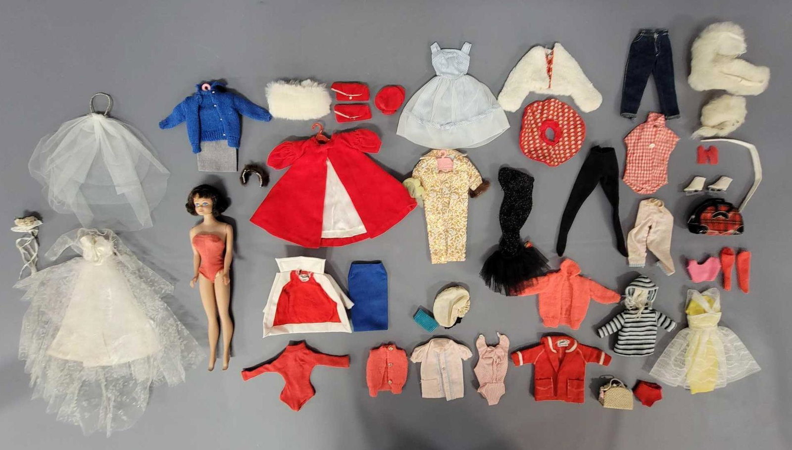Vintage Mattel Midge Barbie doll with huge amount of: Vintage Mattel Midge Barbie doll with huge amount of clothes and other accessories. Jackets, hats, dresses, sweaters and skits, cape, white vynil coat. Ice skating playset. Most items are tagged, some